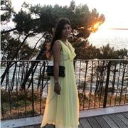 J’ai suivi une formation de danseuse jazz au Conservatoire de Toulouse. J’ai aussi suivi un cursus plus urbain dans des célèbres studios parisiens (ex: lax ) De plus, je propose des événements de danse #EventMCdanse